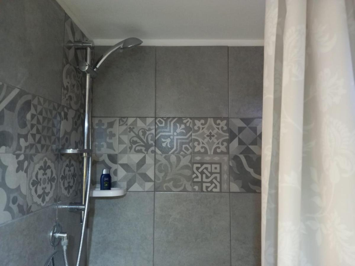 Room In Historical City Centre With Private Bathroom Catania Bagian luar foto