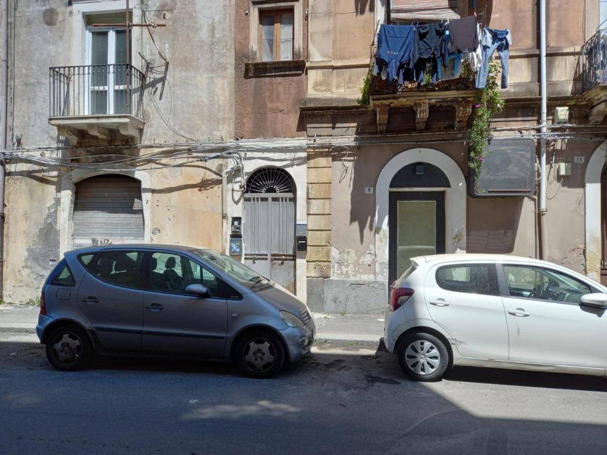 Room In Historical City Centre With Private Bathroom Catania Bagian luar foto