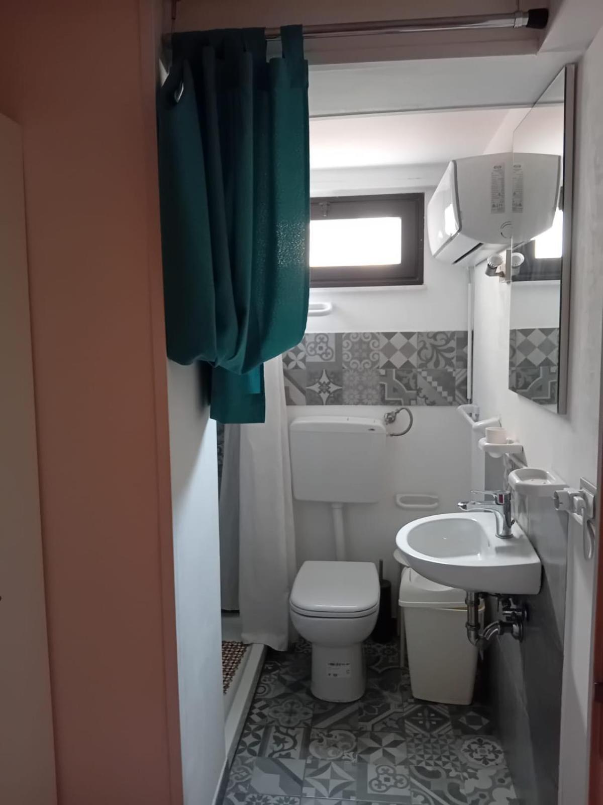Room In Historical City Centre With Private Bathroom Catania Bagian luar foto