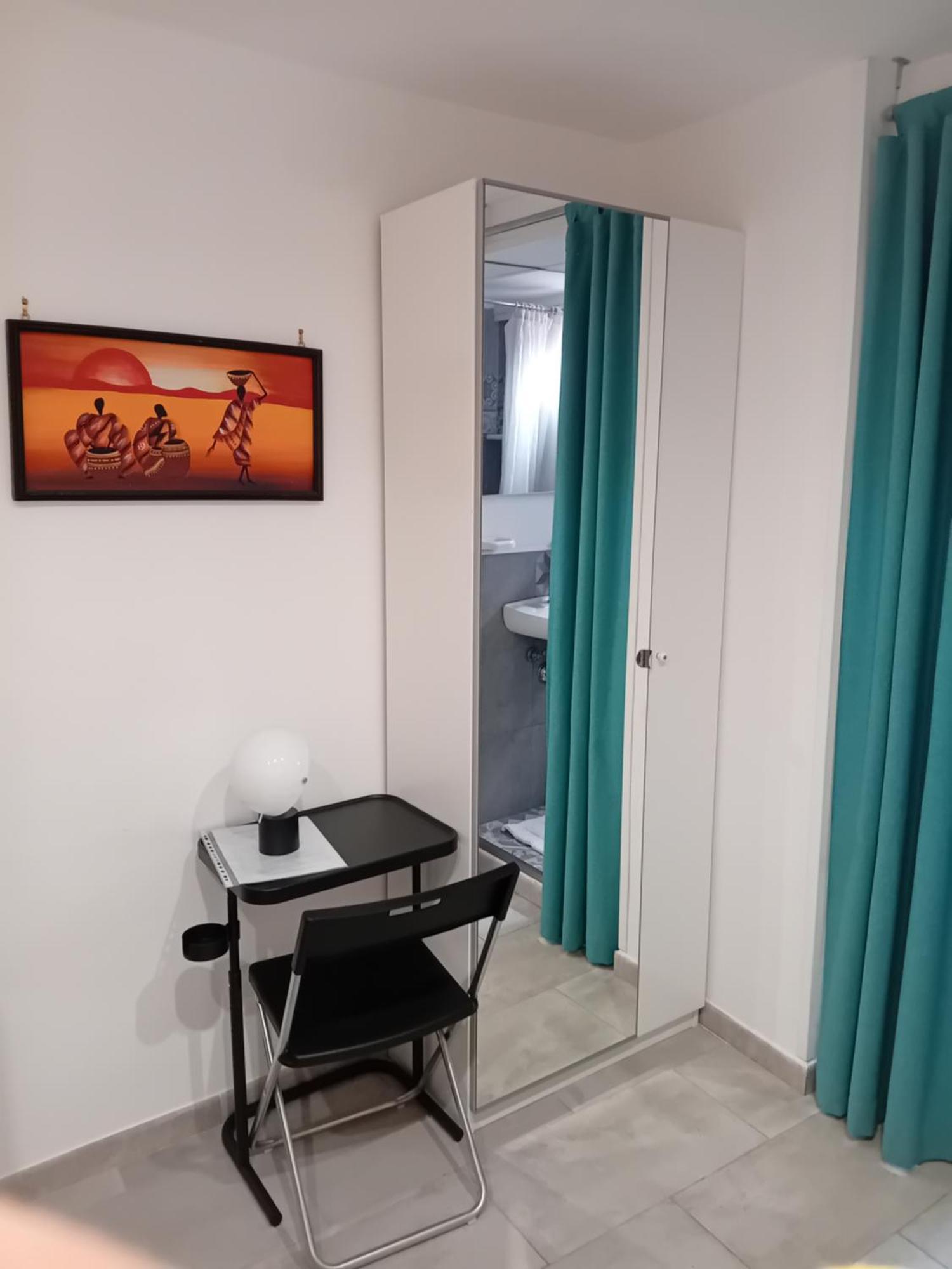 Room In Historical City Centre With Private Bathroom Catania Bagian luar foto